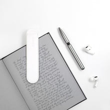 画像をギャラリービューアに読み込む, Leather Pouch White 使用例 stilform JAPAN
